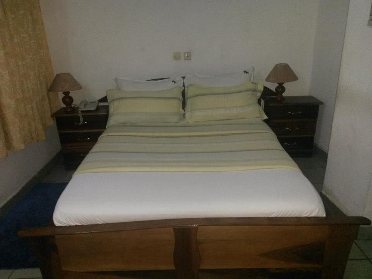 Barcelone Hotel Douala Exterior foto